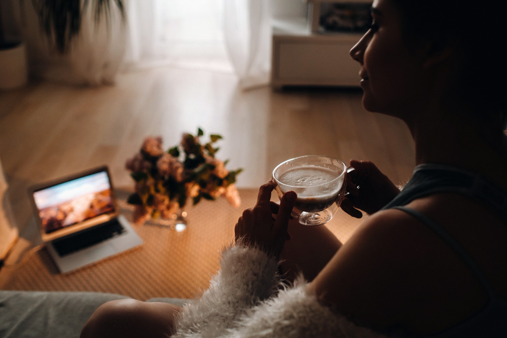 Cum să îți creezi o rutină de mindfulness seara pentru a te relaxa