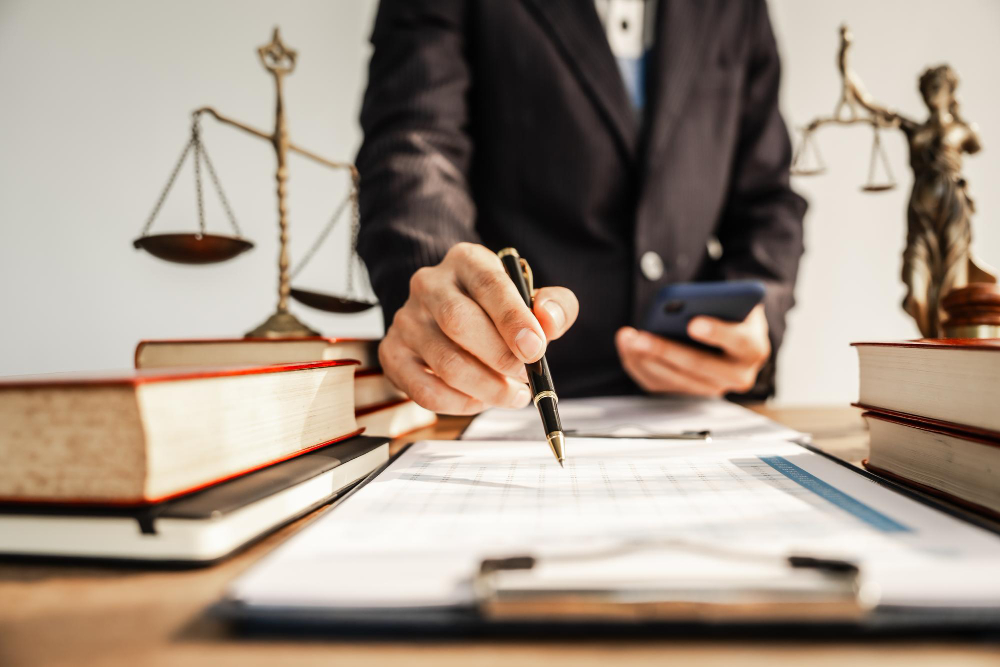 Cum te poate ajuta un avocat să gestionezi situațiile juridice complexe