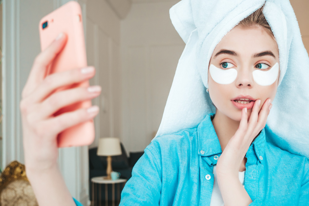 Crioterapia facială: Ce beneficii temporare poate avea expunerea la temperaturi scăzute